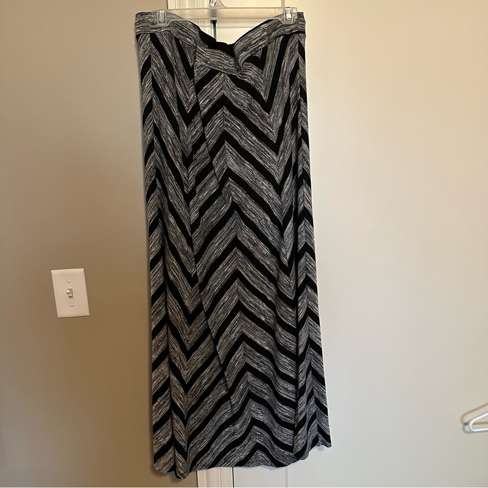 Maurice’s Black and White Plus Size 1 Black and Grey Maxi Skirt